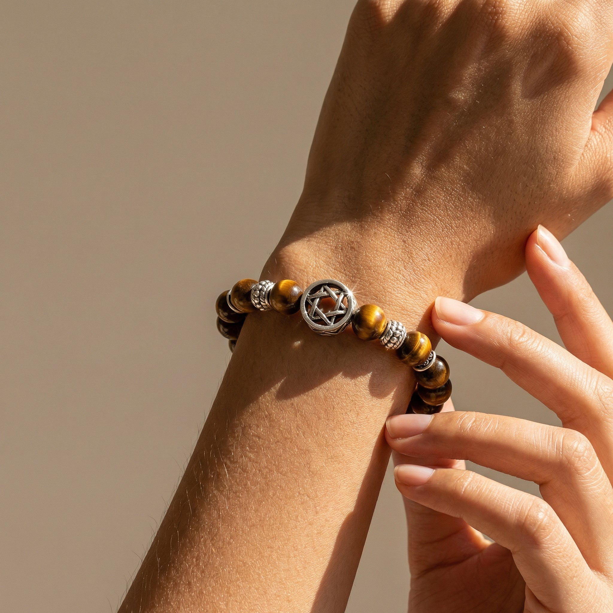 תכשיט עם אלמנט מגן דוד