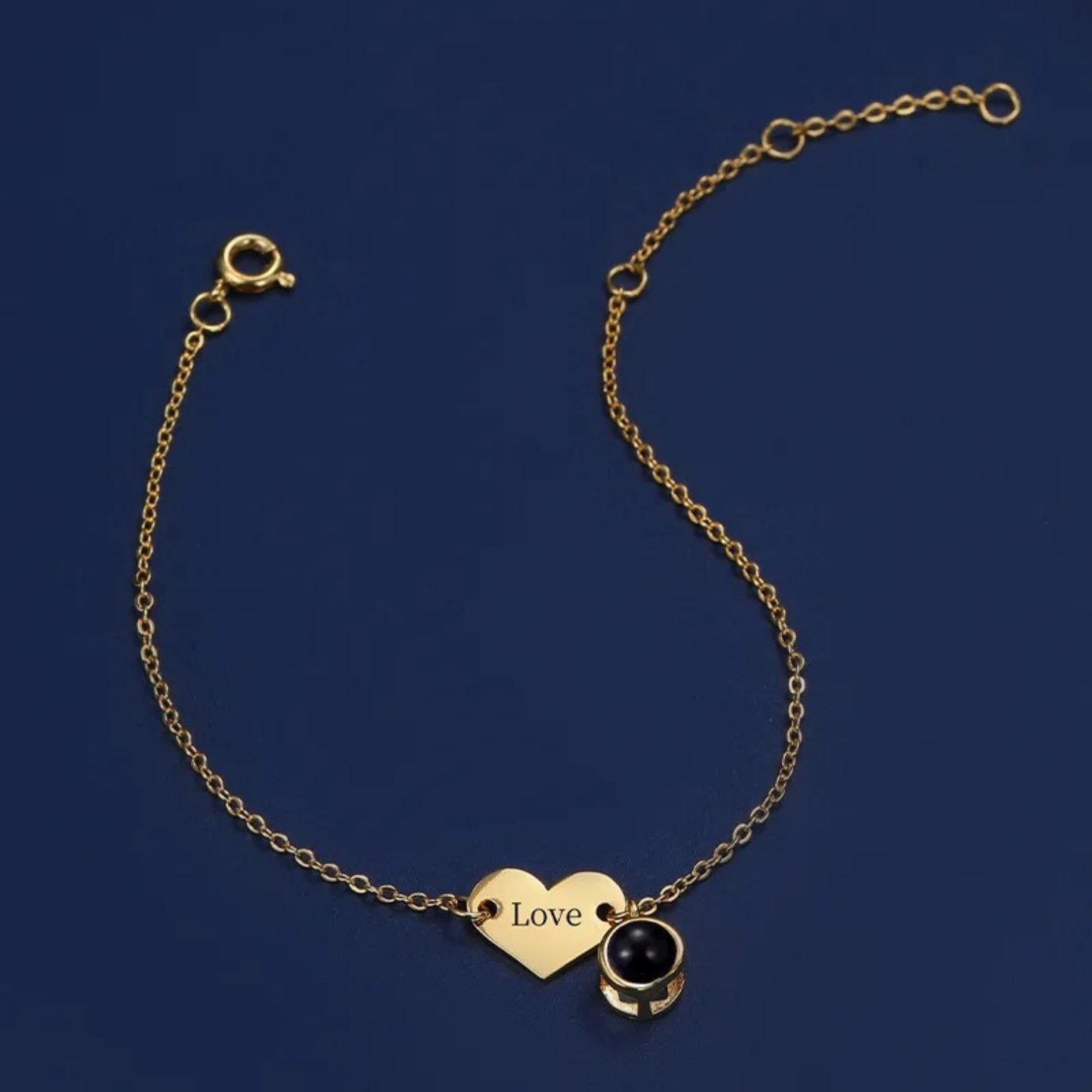 צמיד לב עם חריטה אישית ותמונה מוצפנת