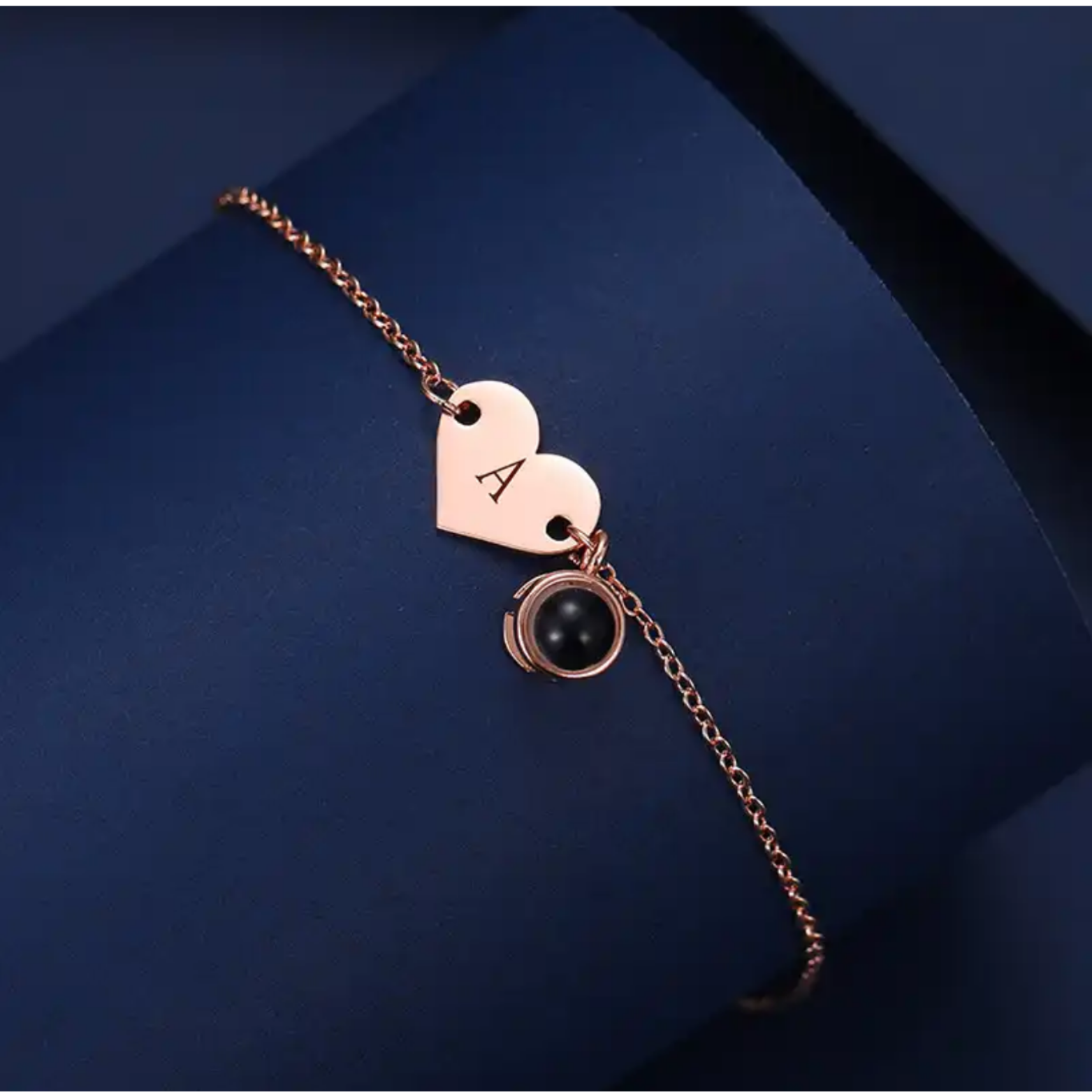 צמיד לב עם חריטה אישית ותמונה מוצפנת