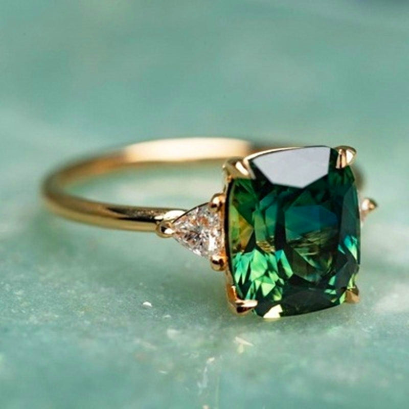 חן – טבעת זירקוניה ירוקה מצופה זהב