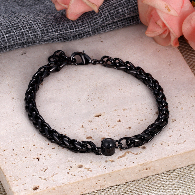 צמיד משולב עם תמונה מוצפנת